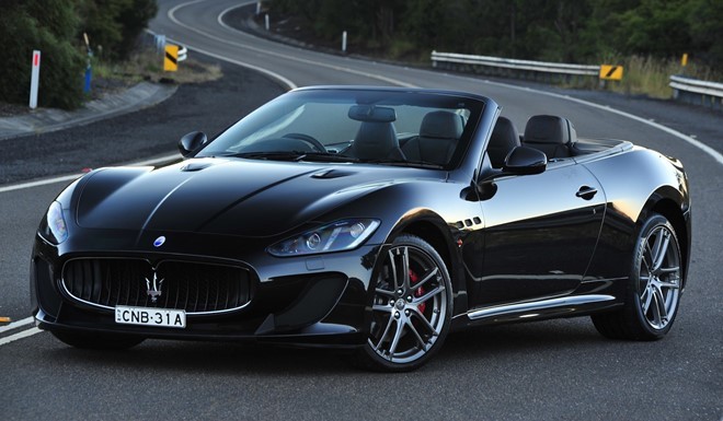 Maserati GranCabrio Sport có đủ chỗ cho bốn người lớn. 