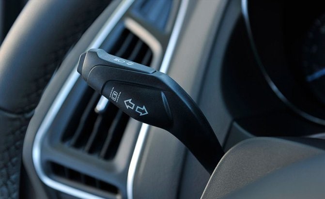 5 thói quen xấu lái xe cần tránh ảnh 2