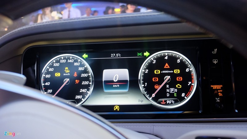 Cụm đồng hồhiển thị được làm lớn, giao diện trực quan. Cụm đồng hồhiển thị được làm lớn, giao diện trực quan.