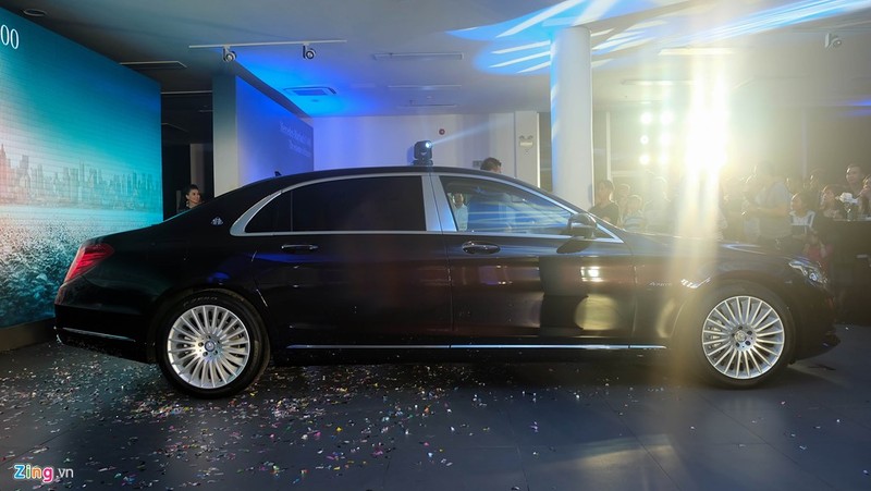 Về thiết kế, Mercedes-Maybach S400 không khác nhiều so với đàn anh Maybach S600. Xe có chiều dài tổng thể 5.453 mm, chiều dài cơ sở 3.365 mm,. Về thiết kế, Mercedes-Maybach S400 không khác nhiều so với đàn anh Maybach S600. Xe có chiều dài tổng thể 5.453 mm, chiều dài cơ sở 3.365 mm,.