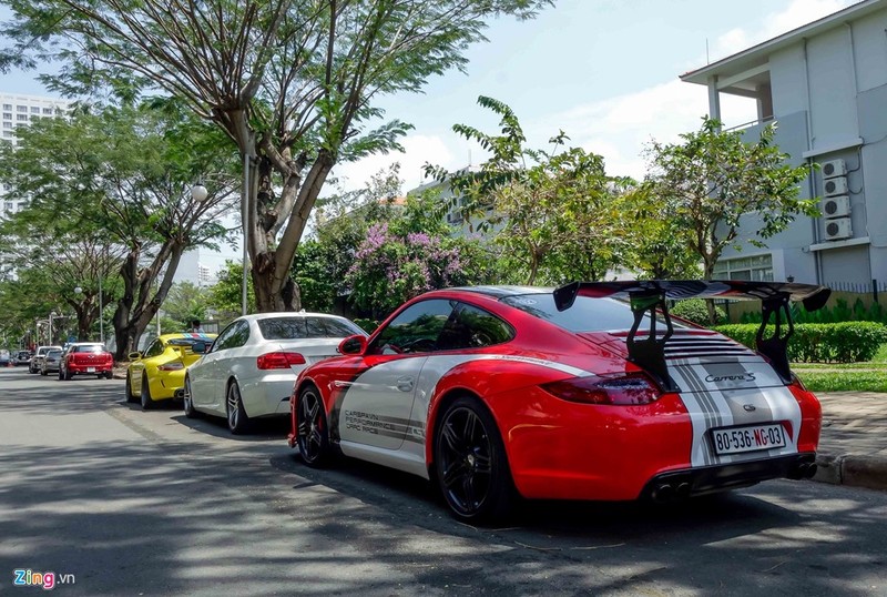 Ngoài ra còn có những mẫu xe thể thao đắt tiền như Porsche 911 độ phong cách GT3, BMW 4 Series. Ngoài ra còn có những mẫu xe thể thao đắt tiền như Porsche 911 độ phong cách GT3, BMW 4 Series.