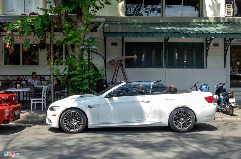 BMW M3 mui trần là mẫu xe đa năng, có thể biến thành coupe chỉ sau một nút nhấn. Mui xếp cứng được giấu gọn trong cốp sau. BMW M3 mui trần là mẫu xe đa năng, có thể biến thành coupe chỉ sau một nút nhấn. Mui xếp cứng được giấu gọn trong cốp sau.