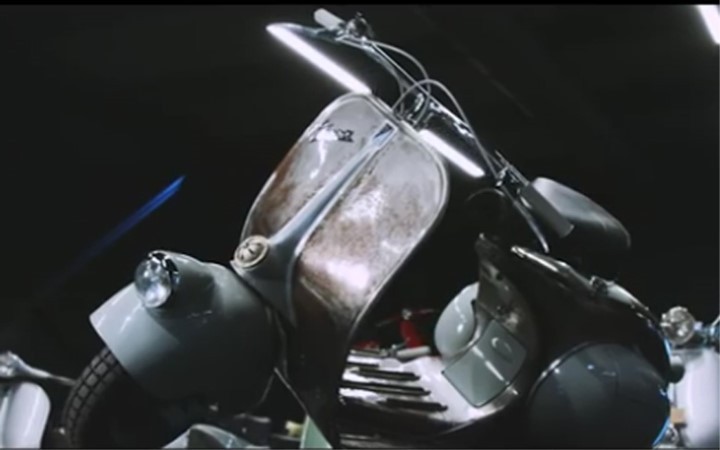 Chiếc Vespa cổ nhất thế giới (đời 1946) được rao bán với giá 250.000 bảng Anh (tương đương gần 6,5 tỷ đồng),tương đương một chiếc ô tô siêu sang đời mới. Chiếc Vespa cổ nhất thế giới (đời 1946) được rao bán với giá 250.000 bảng Anh (tương đương gần 6,5 tỷ đồng),tương đương một chiếc ô tô siêu sang đời mới.