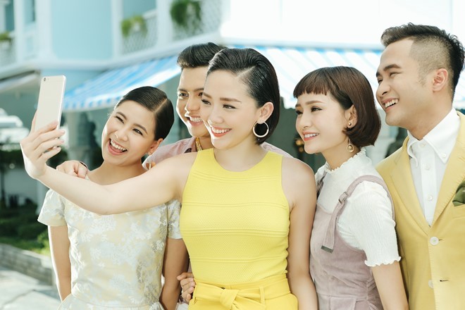 Khả năng selfie góc rộng là một trong những yếu tố ảnh hưởng quyết định chọn mua điện thoại của người trẻ.   