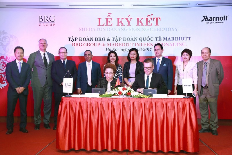 Đại diện Tập đoàn BRG và Tập đoàn Marriott International ký kết hợp đồng hợp tác