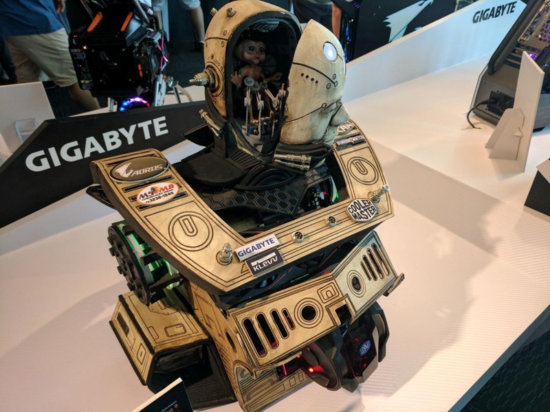 Những mẫu máy tính độ cực độc tại Computex 2017 hình ảnh 6 Nhung mau may tinh do cuc doc tai Computex 2017 hinh anh 6