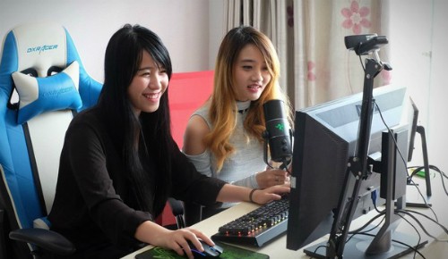 Số lượng người xem video game tăng cao thúc đẩy sự phát triển của nghề streamer và ngược lại. Số lượng người xem video game tăng cao thúc đẩy sự phát triển của nghề streamer và ngược lại.