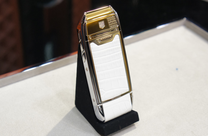 Những điện thoại xa xỉ, giá trăm triệu đồng ở Việt Nam ảnh 3