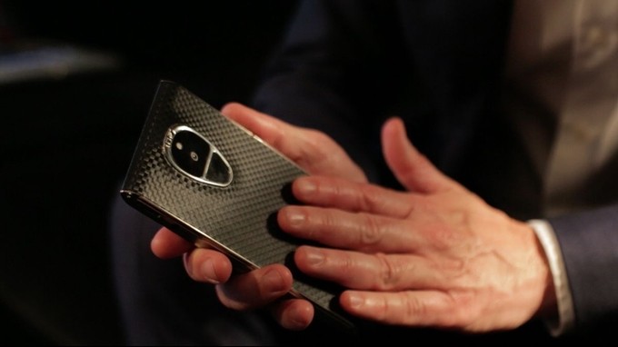 Những điện thoại xa xỉ, giá trăm triệu đồng ở Việt Nam ảnh 2