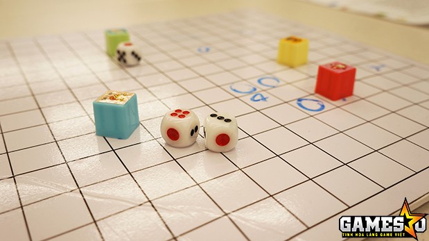 Từ những vật liệu hết sức giản đơn, viên xúc xắc cùng những ý tưởng sáng tạo, các thí sinh đã hoàn thiện ra những sản phẩm board-game "made in Vietnam"