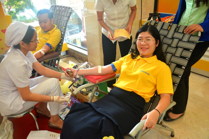 Ngày hội đỏ Nam A Bank 2017 - Giọt hồng lan tỏa ảnh 1