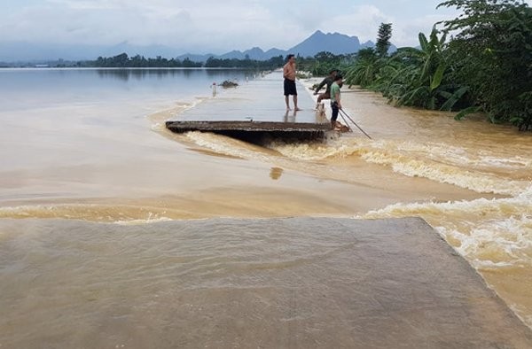 Đoạn đê bị vỡ. Nguồn VOV