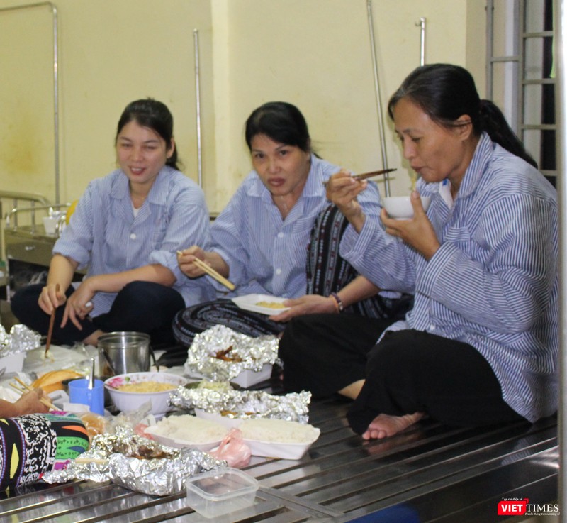 Hội Truyền thông số VN và công ty Don Chicken trao 900 suất quà thiện nguyện tại Bệnh viện 19-8 ảnh 9