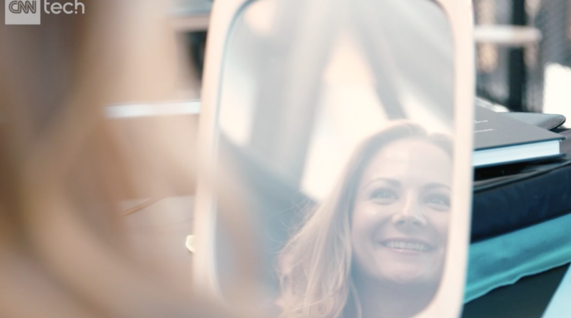 Giải pháp xanh cân bằng sinh thái cho xã hội 4.0 thông minh, bền vững ảnh 9 Gương thông minh chỉ cười mới hiện lên khuôn mặt của bạn