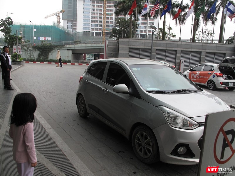 Taxi Uber, Grab “ngoài vòng pháp luật”, phớt lờ quy định niêm yết logo và số điện thoại? ảnh 5