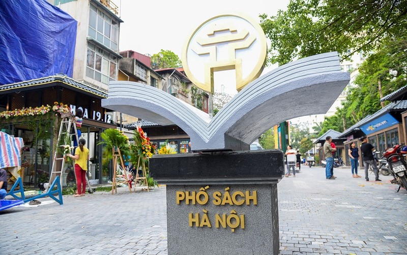 Phố Sách Hà Nội được đặt tại Phố 19 tháng 12, quận Hoàn Kiếm. Ảnh: UBND TP. Hà Nội.