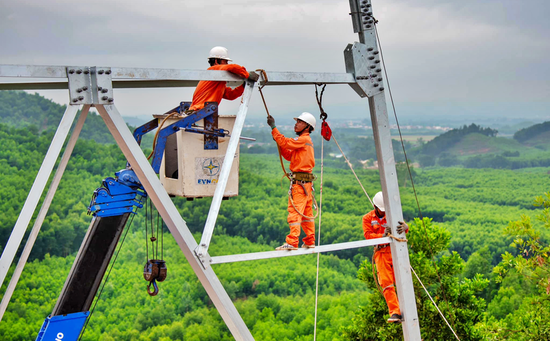 EVN cần tăng 5% giá bán lẻ điện mới đủ bù lỗ