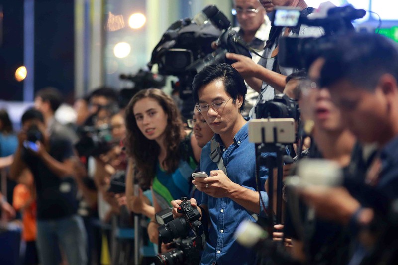 Đông đảo phóng viên có mặt tại sân bay Nội Bài đón xạ thủ Hoàng Xuân Vinh. Ảnh: NAM KHÁNH Đông đảo phóng viên có mặt tại sân bay Nội Bài đón xạ thủ Hoàng Xuân Vinh. Ảnh: NAM KHÁNH