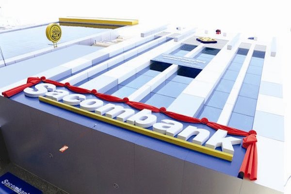 Các nhóm nhà đầu tư mới đều mong muốn nắm quyền kiểm soát Sacombank. Ảnh: T.L