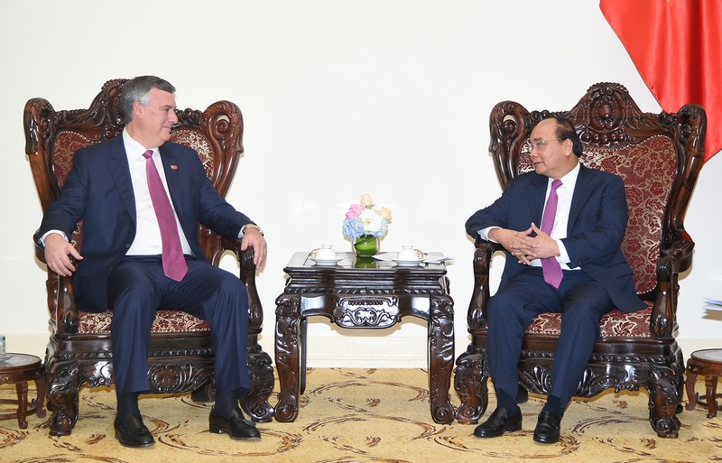 Thủ tướng Nguyễn Xuân Phúc và ông Kevin Mc Allister, Chủ tịch kiêm Tổng Giám đốc Công ty Boeing Thương mại (Hoa Kỳ) - Ảnh: VGP