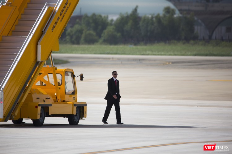 Lễ đón Tổng thống Mỹ Donald Trump đến Đà Nẵng dự Tuần lễ cấp cao APEC ảnh 8