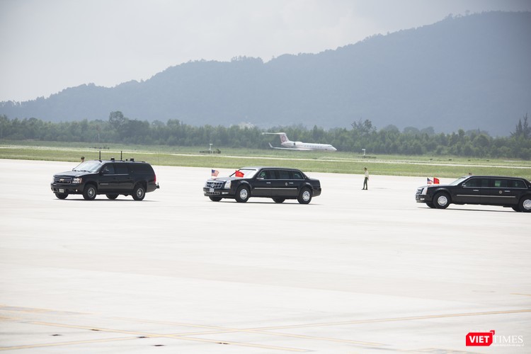 ... và bắt đầu dời khỏi sân bay