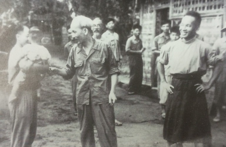 Những hình ảnh về cuộc đời bình dị của Bác ảnh 11