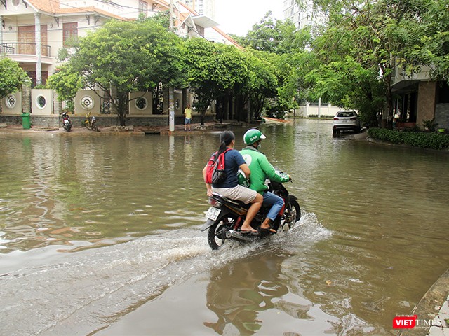 Khu Thảo ĐIền thuộc Q.2, TP.HCM được xem là khu cao cấp của giới nhà giàu nhưng thường xuyên ngập. Khu Thảo ĐIền thuộc Q.2, TP.HCM được xem là khu cao cấp của giới nhà giàu nhưng thường xuyên ngập.