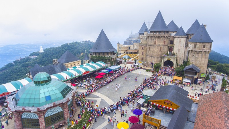Sun World Ba Na Hills nhìn từ trên cao Sun World Ba Na Hills nhìn từ trên cao