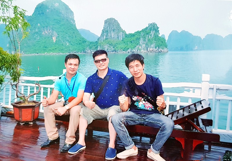 Nguyễn Anh Hào (bên trái) Nguyễn Anh Hào (bên trái)