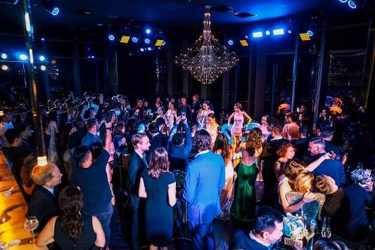 Glitz&Glamour là “đêm thượng lưu” đầu tiên được tổ chức tại khách sạn cao nhất Đông Nam Á. Mặc dù mới chính thức đi vào hoạt động cuối tháng 4 vừa qua, nhưng Vinpearl Luxury Landmark 81 đã và đang được biết tới như một địa điểm đẳng cấp cho giới tinh hoa thành đạt và người sành điệu