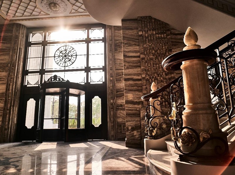 Đại sảnh với trần cao 12,5m mô phỏng cung điện Châu Âu tại D’. Palais Louis Đại sảnh với trần cao 12,5m mô phỏng cung điện Châu Âu tại D’. Palais Louis