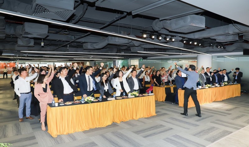 Sự hào hứng và quyết tâm của các chuyên viên kinh doanh CenLand khi phân phối dự án “hàng hiệu” King Palace Sự hào hứng và quyết tâm của các chuyên viên kinh doanh CenLand khi phân phối dự án “hàng hiệu” King Palace