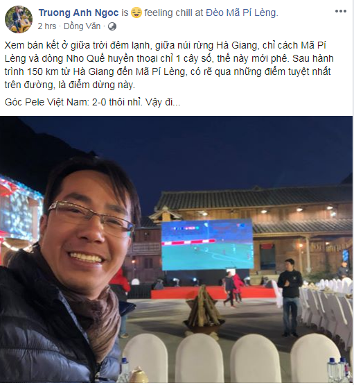 “Xem bán kết giữa trời đêm lạnh, giữa núi rừng Hà Giang, chỉ cách Mã Pí Lèng và dòng Nho Quế huyền thoại 1 cây số, thế này mới phê”, BLV Trương Anh Ngọc không giấu được sự phấn khích trước trải nghiệm có 1-0-2. 
