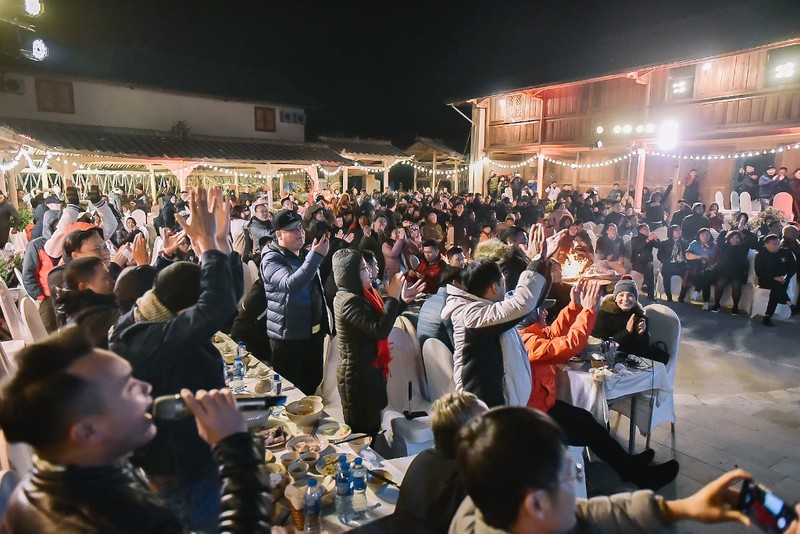 Không chỉ tình yêu với môn thể thao vua mà khát vọng đưa đẳng cấp và trí tuệ Việt Nam vươn tầm thế giới cũng là một chất keo gắn kết người dân Việt Nam thành một khối vững chắc. Sự đồng lòng đó sẽ góp phần lan tỏa và đưa sức mạnh Việt Nam lan xa - mãnh liệt như tinh thần VinFast.