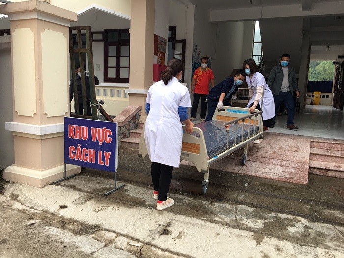 Đại diện SCB trao giường bệnh tại Cao Bằng