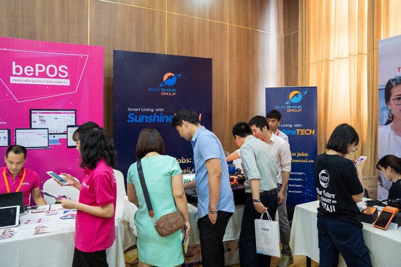 Gian hàng của Sunshine Tech thu hút rất nhiều sự quan tâm của khách tham dự