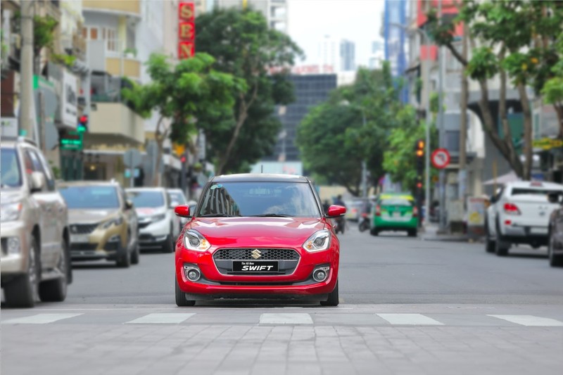 Bán kính quay đầu tối thiểu của Swfit chỉ 4,8 m, giúp xe dễ dàng di chuyển trong nội thành chật hẹp Bán kính quay đầu tối thiểu của Swfit chỉ 4,8 m, giúp xe dễ dàng di chuyển trong nội thành chật hẹp