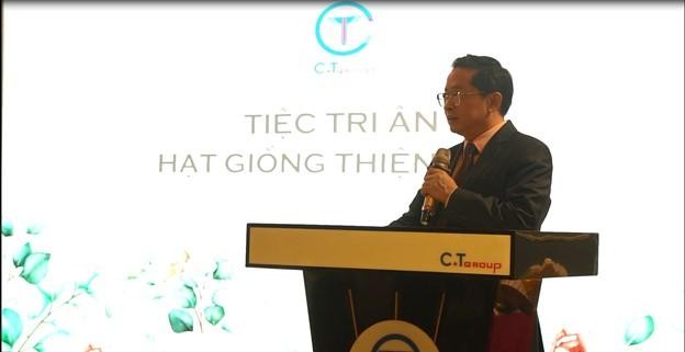 Phát biểu tại chương trình, ông Trần Kim Chung - Chủ tịch Tập đoàn C.T Group chia sẻ góc nhìn 3 chiều trong mối liên kết giữa 3 Nhà: Nhà trường; Nhà Phát triển nguồn Nhân lực và Nhà đầu tư vào con người. Phát biểu tại chương trình, ông Trần Kim Chung - Chủ tịch Tập đoàn C.T Group chia sẻ góc nhìn 3 chiều trong mối liên kết giữa 3 Nhà: Nhà trường; Nhà Phát triển nguồn Nhân lực và Nhà đầu tư vào con người.