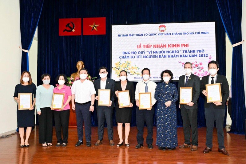 Các mạnh thường quân ủng hộ Quỹ “Vì người nghèo” do MTTQ TP.HCM phát động ngày 20/12/2021. Các mạnh thường quân ủng hộ Quỹ “Vì người nghèo” do MTTQ TP.HCM phát động ngày 20/12/2021.