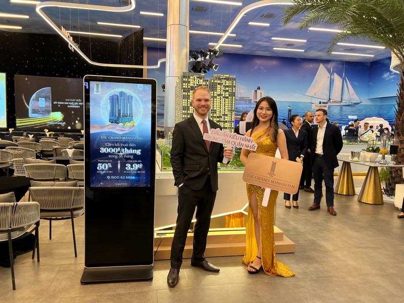 Ông Harry Morant - CEO của Buy2sell Vietnam đánh giá The Grand Manhattan ở hoặc đầu tư đều tốt Ông Harry Morant - CEO của Buy2sell Vietnam đánh giá The Grand Manhattan ở hoặc đầu tư đều tốt