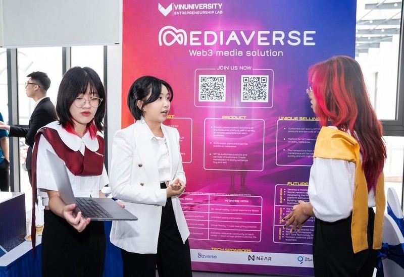 Dự án Mediaverse do hai sinh viên VinUni Nguyễn Minh Tuấn và Tô Kiều Khanh sáng lập, ứng dụng công nghệ blockchain để NFT hóa các sản phẩm và dịch vụ, giúp doanh nghiệp tiếp cận khách hàng toàn cầu. Mediaverse đã đạt giải Á Quân Finnovation 2022 - Cuộc thi cấp quốc gia về khởi nghiệp, đổi mới sáng tạo trong lĩnh vực Fintech dành cho sinh viên Việt Nam.