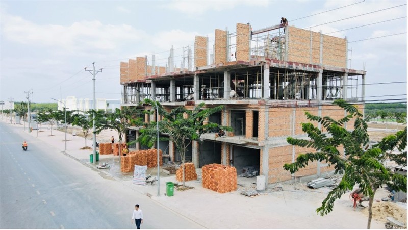 Chủ đầu tư đẩy nhanh tiến độ thi công nhà mẫu tại dự án. Chủ đầu tư đẩy nhanh tiến độ thi công nhà mẫu tại dự án.