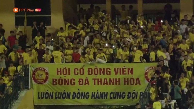 Khán giả Thanh Hóa đã được chứng kiến cuộc rượt đuổi tỷ số đầy ngoạn mục (ảnh chụp màn hình)