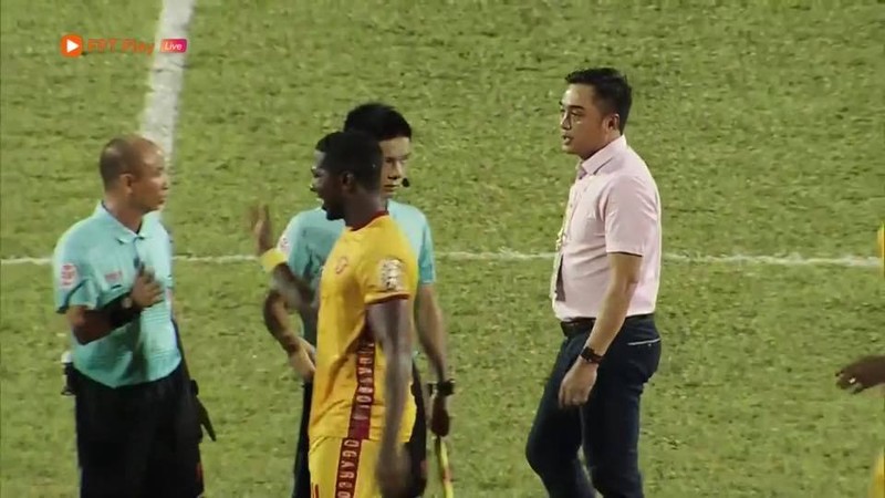 Kinh nghiệm những năm chinh chiến đội tuyển quốc gia và thời gian khoác áo Thể Công đã giúp HLV Đức Thắng có những sự điều chỉnh chiến thuật sắc nét (ảnh chụp màn hình)