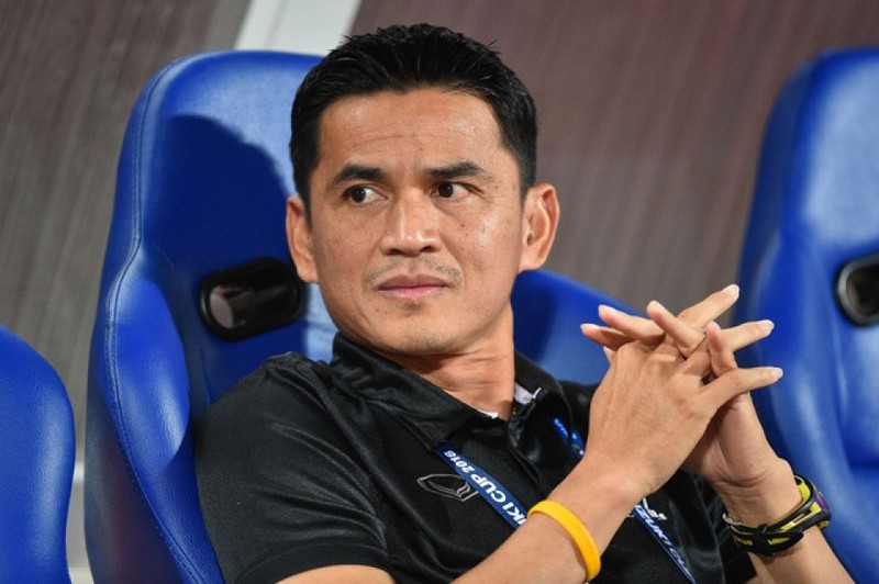 Bóng đá Thái Lan,  thay HLV như “thay áo” ảnh 3 Người hâm mộ Thái Lan đang ngày đêm yêu cầu FAT phải đưa Kiatisuk trở lại bằng mọi giá (ảnh FAT)