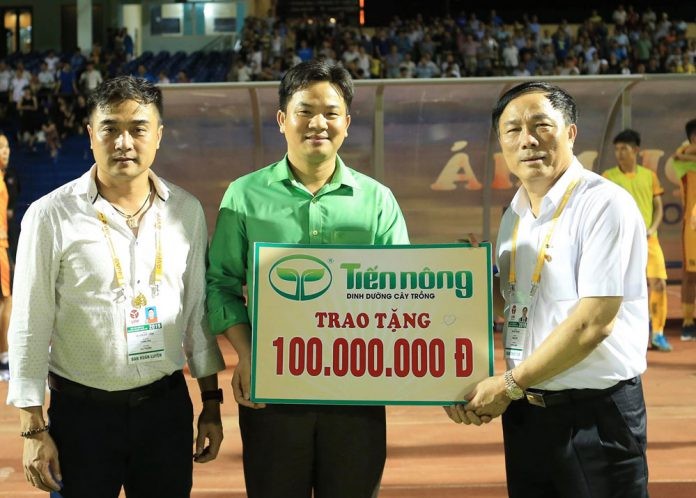 HLV Đức Thắng và bầu Đệ là 2 người có công lớn tạo nên bản sắc của Thanh Hóa (ảnh VPF) HLV Đức Thắng và bầu Đệ là 2 người tạo bản sắc của Thanh Hóa (ảnh VPF)