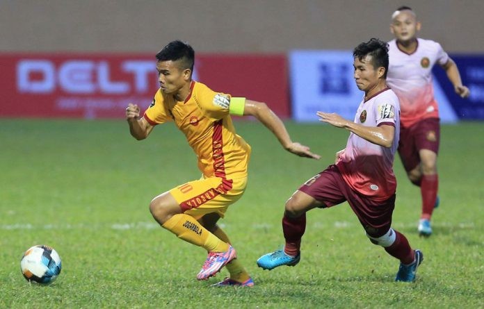 “Nội soi" những đứa con nhà bầu Đệ ảnh 2 Văn Thắng đã hoàn thành tốt nhiệm vụ đội trưởng khi Đình Tùng chấn thương (ảnh VPF)