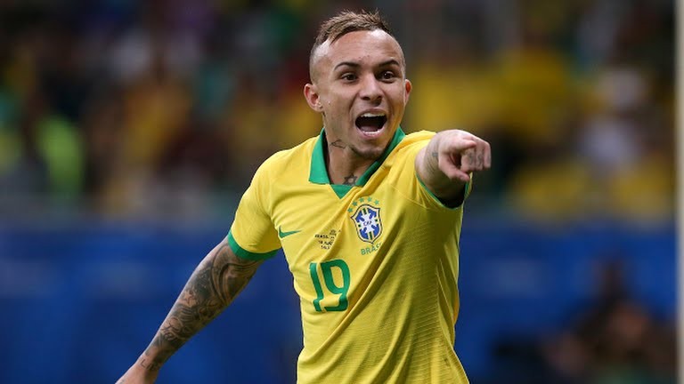 VAR đã ngăn điệu Samba nổi lên trên sân Fonte Nova  ảnh 5 %. Các cầu thủ xứ Samba đã tung được 19 cú sút, có 9 quả phạt góc nhưng cái cần nhất là bàn thắng lại không có. (ảnh AP)