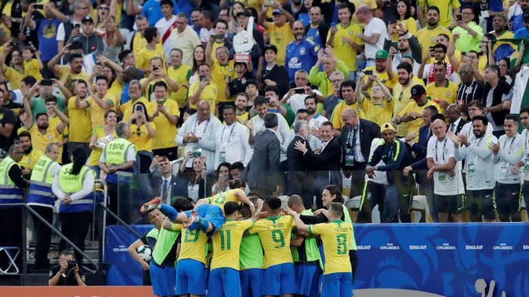 Vũ điệu Samba trên sân Arena Corinthians (ảnh AP)